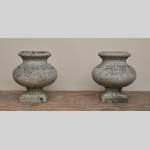 Ancienne paire de vases de jardin en granite