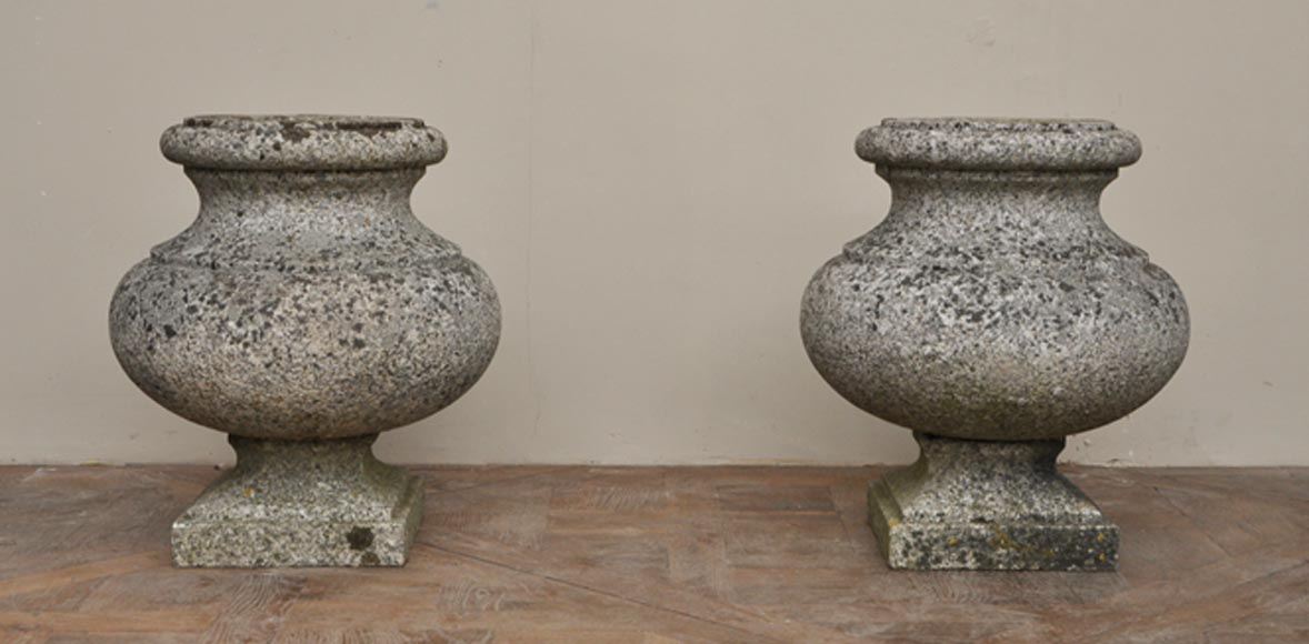 Ancienne paire de vases de jardin en granite-0